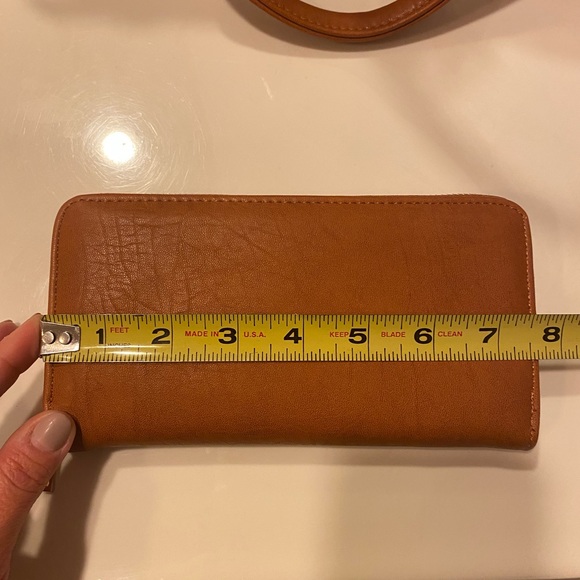 NWT Vegan leather handbag and matching wallet - Picture 8 of 14